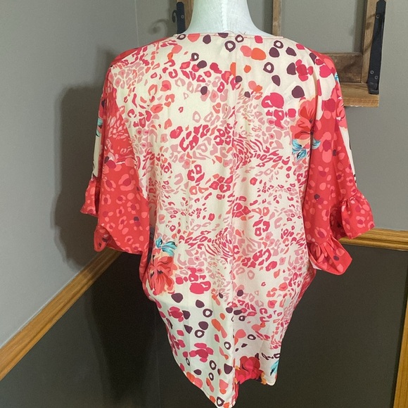 Umgee pink, red & cream floral/animal print crossbody short sleeve top s - Picture 5 of 9
